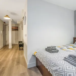  Apartment Relaxing & Cozy Studio - Oasis In The Heart Of - Sleeps Up To 3 Guests