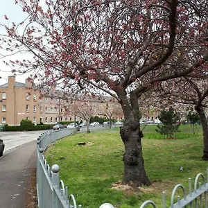  Apartment Large 3 Bedroom Apartment/flat In Ideal Location