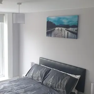 Modern 2 Bed With Parking Apartment Belfast