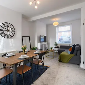 Asher By Koya Homes - 2-bedroom Home, Downtown Barry, Free Parking Holiday home Barry