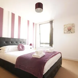 Marina Water View Apartment Kingston upon Hull